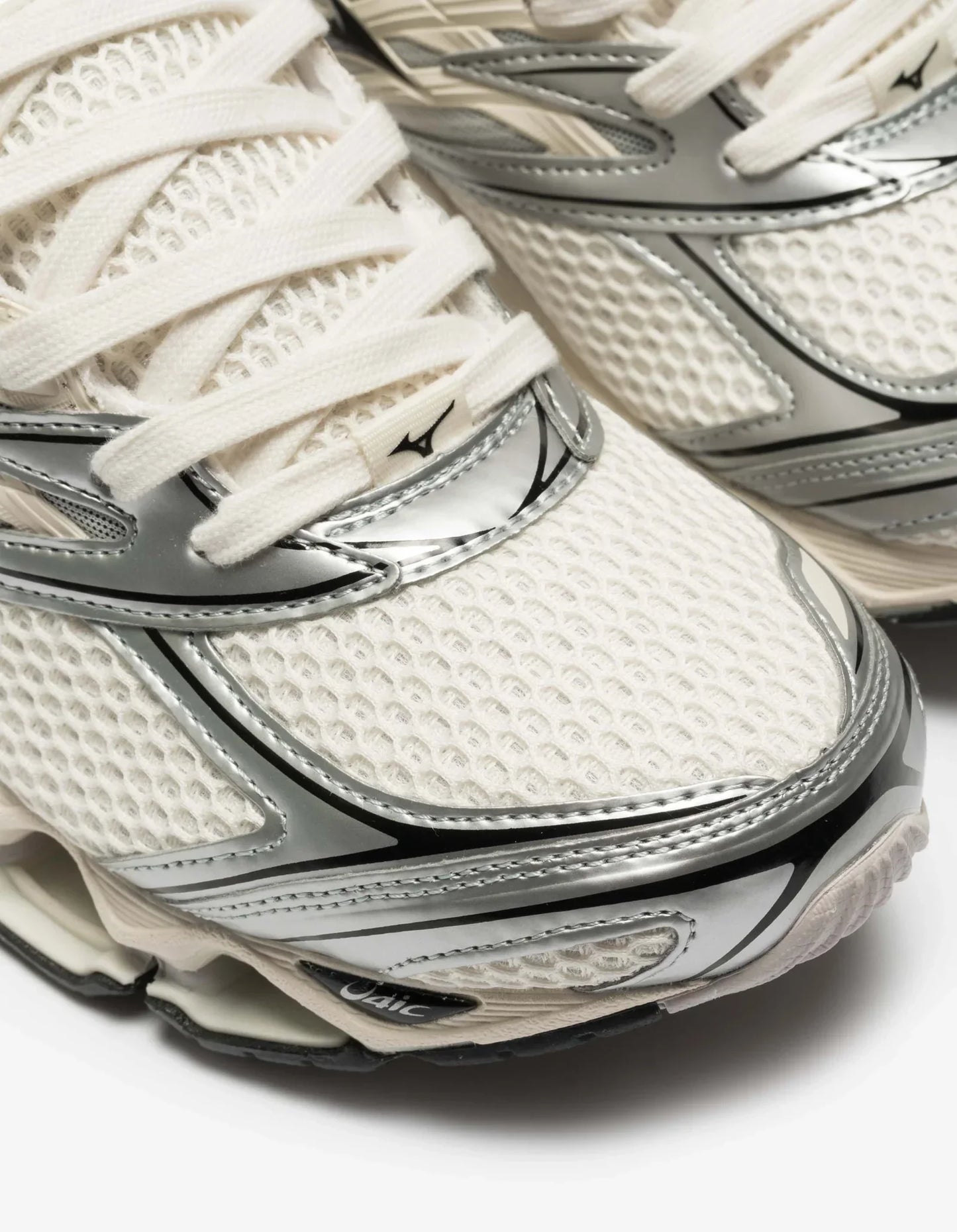 Mizuno Unisex Wave Prophecy LS Pristine / Black / Silver